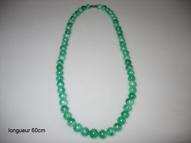 Collier en perles couleur jade - modle 3
